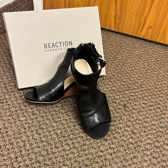 Kenneth Cole Reaction Shoes - Kenneth Cole Reaction Black Open-Toe Cutout Wedge Sandals